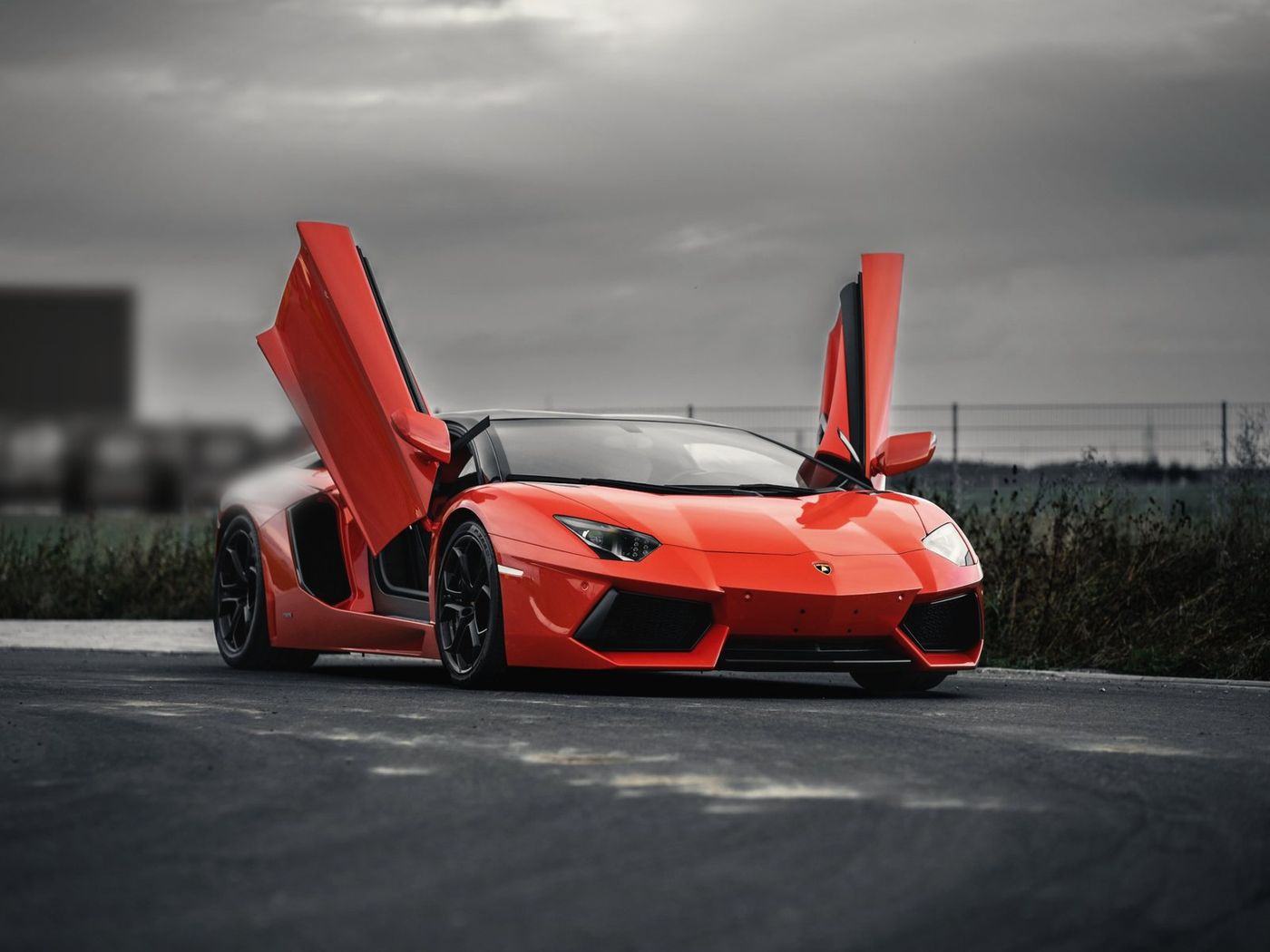 Lamborghini Aventador in Rot von vorne